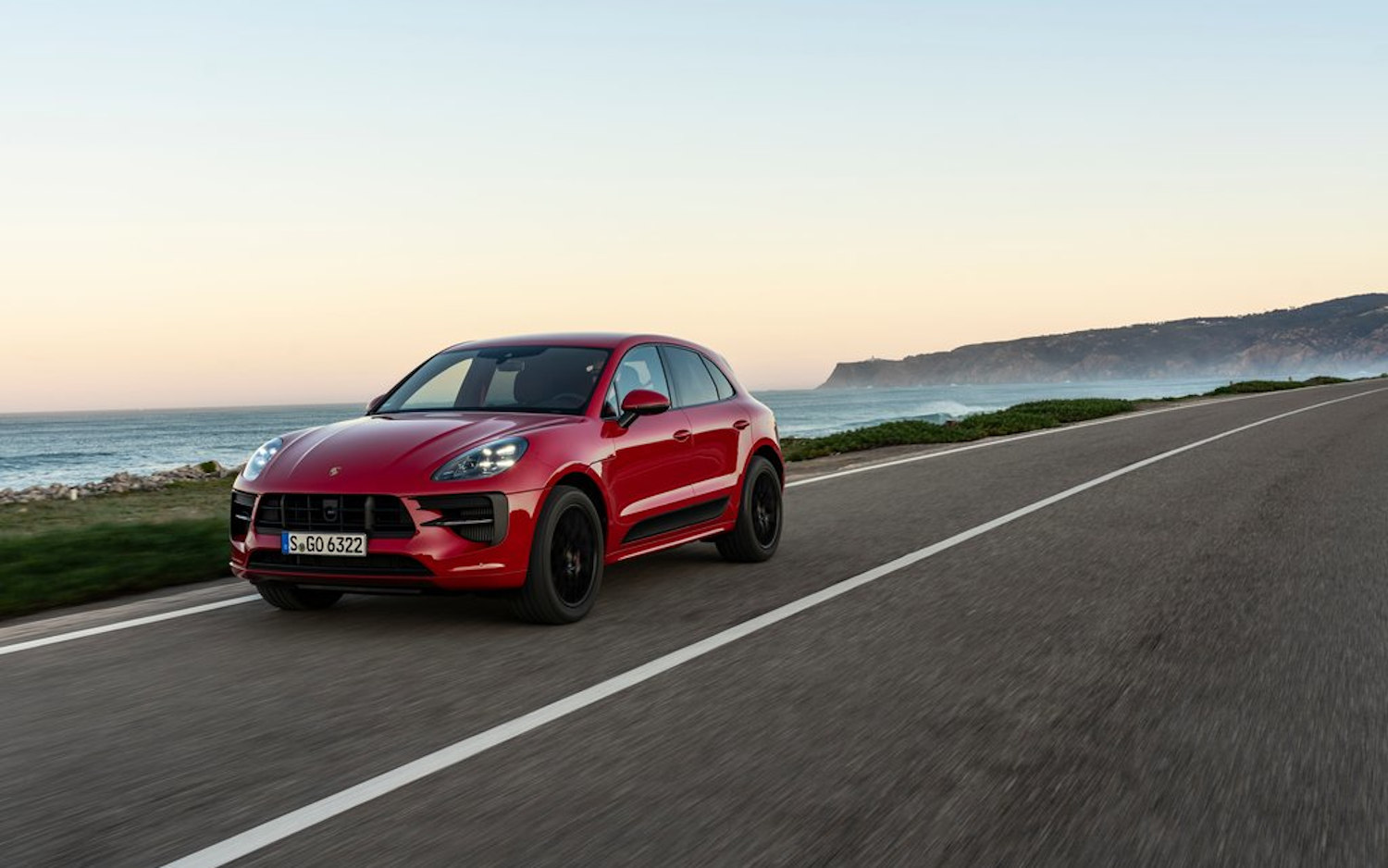 Comparison Audi RS Q3 2020 vs Porsche Macan GTS 2020 SUV Drive